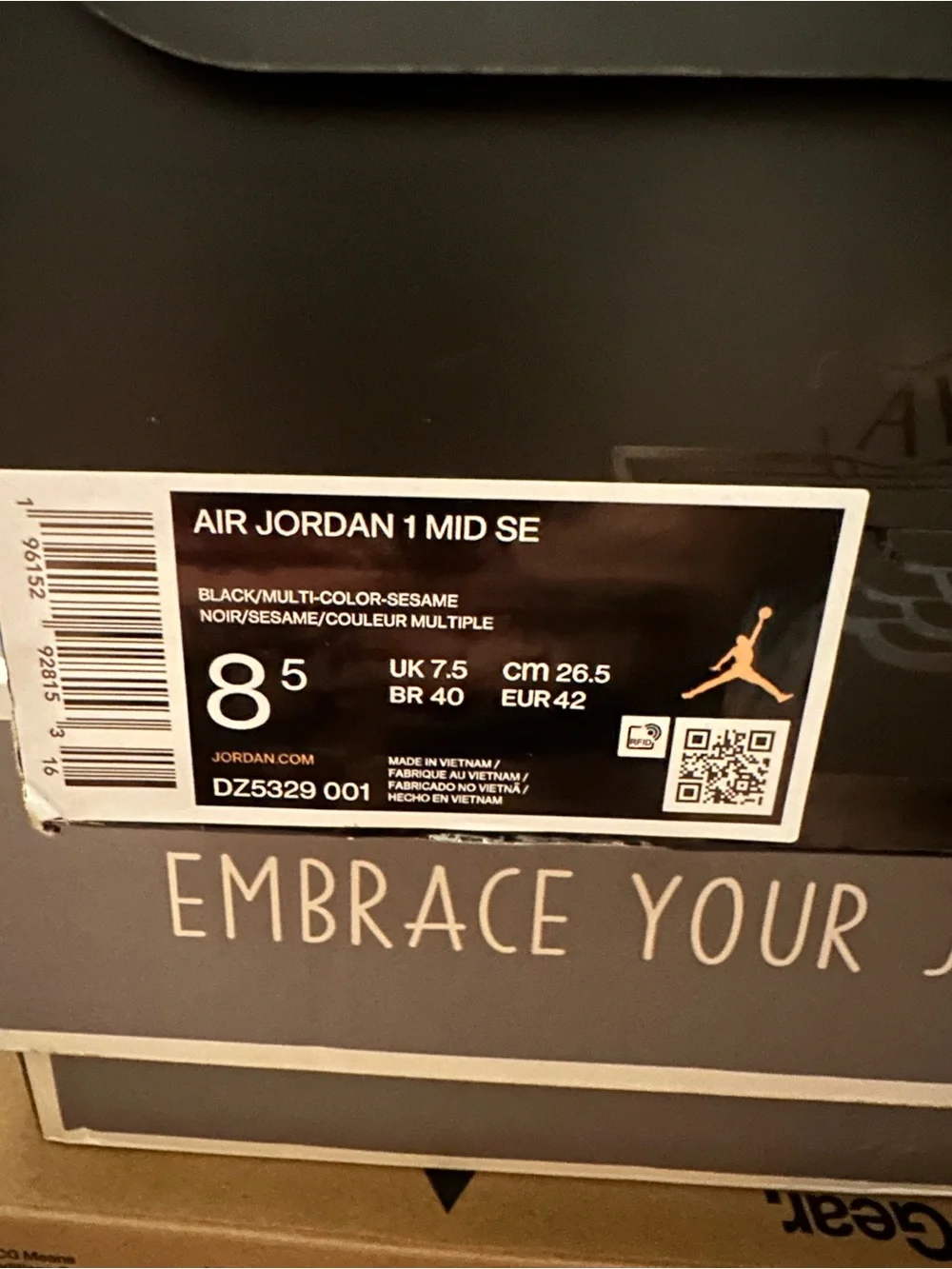 Jordan Retro 1 Mid